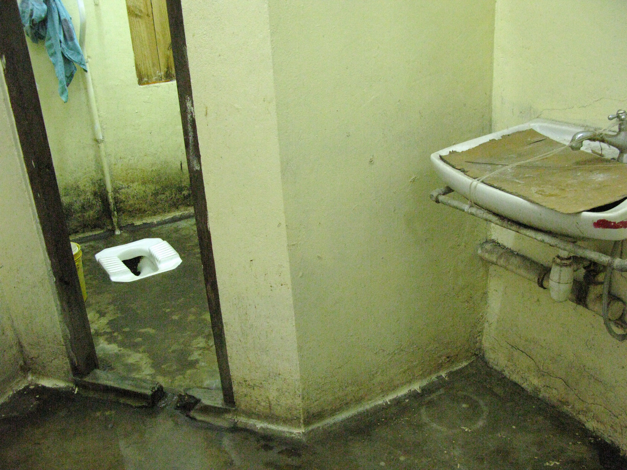Travel Medicine - No working sinks on any of the wards.